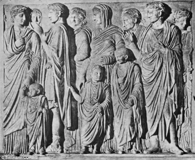 Relieve de una familia Romana -la de César Augusto.
