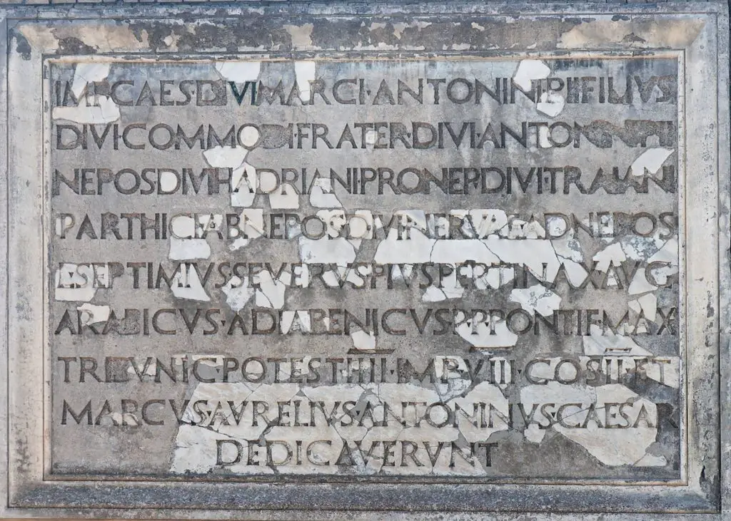 Placa romana con nombres