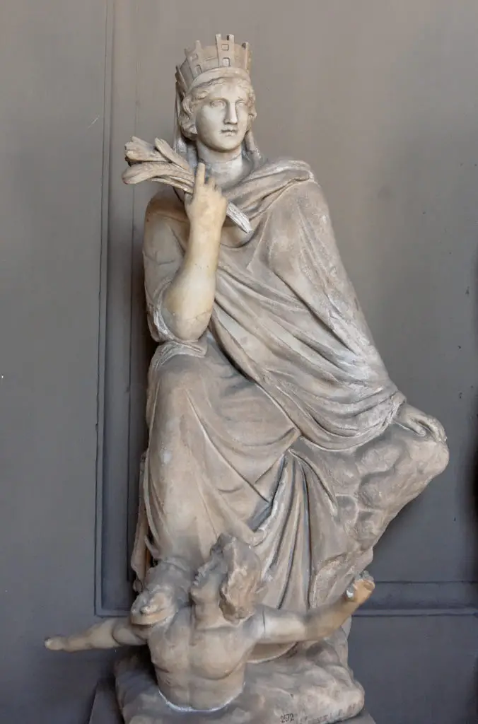 Estatua de la diosa Tique.