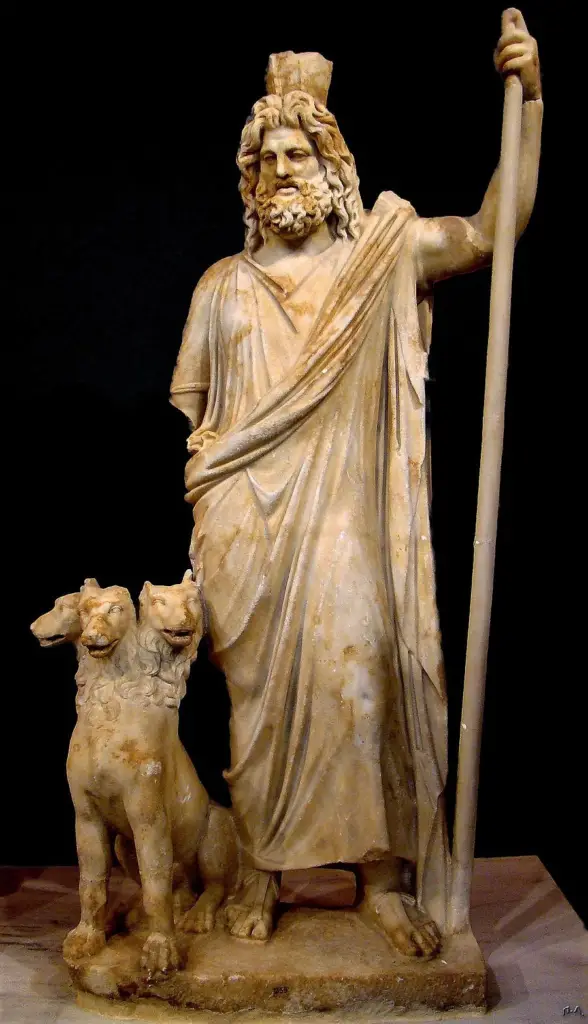 Estatua de Hades y el can Cerbero.