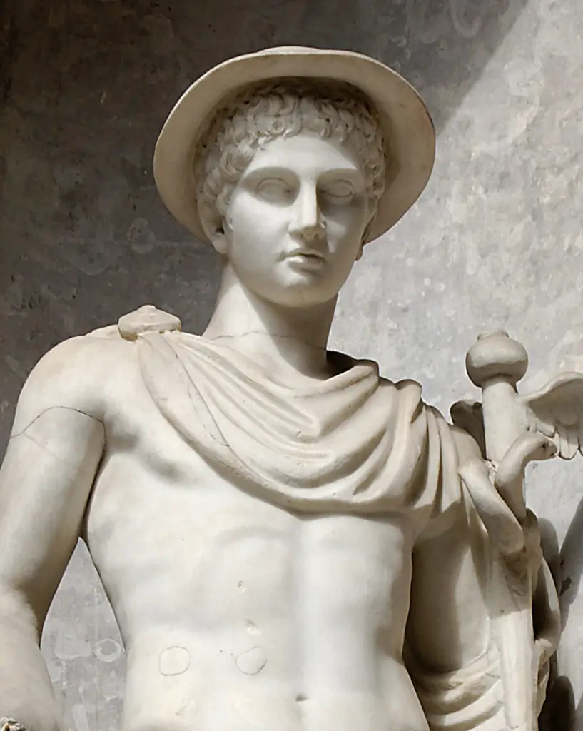Detalle de la estatue en mármol de Hermes Ingenui.