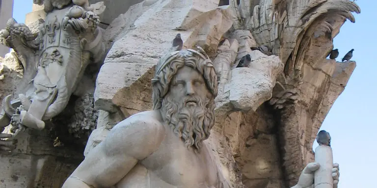 Estatua de Zeus en la fuente de Navona.