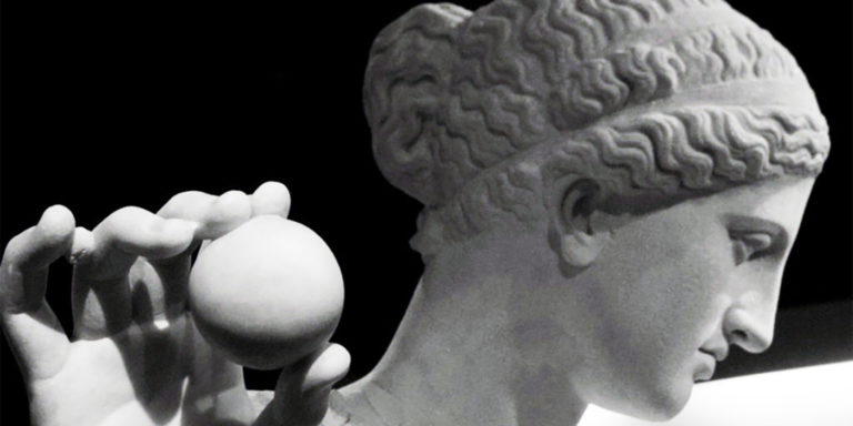 Detalle del rostro de una estatua de la diosa Afrodita.