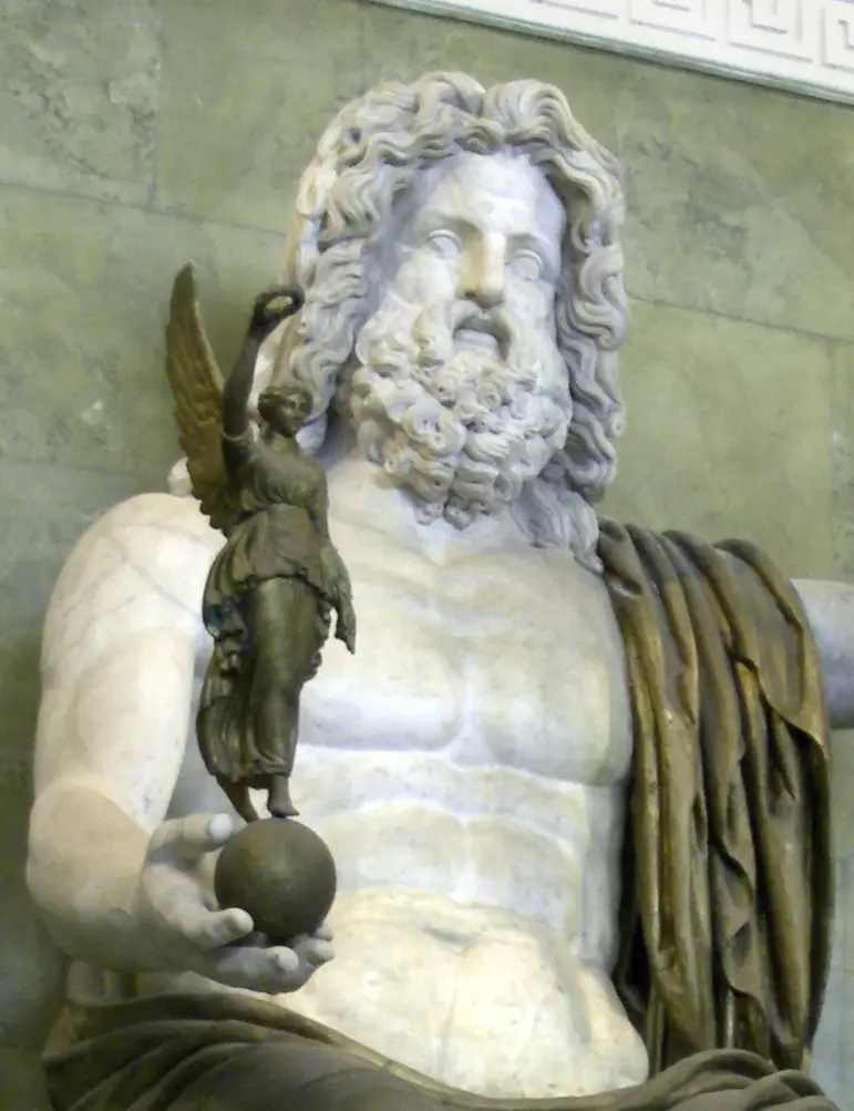Detalle de Zeus sosteniendo a Nike.
