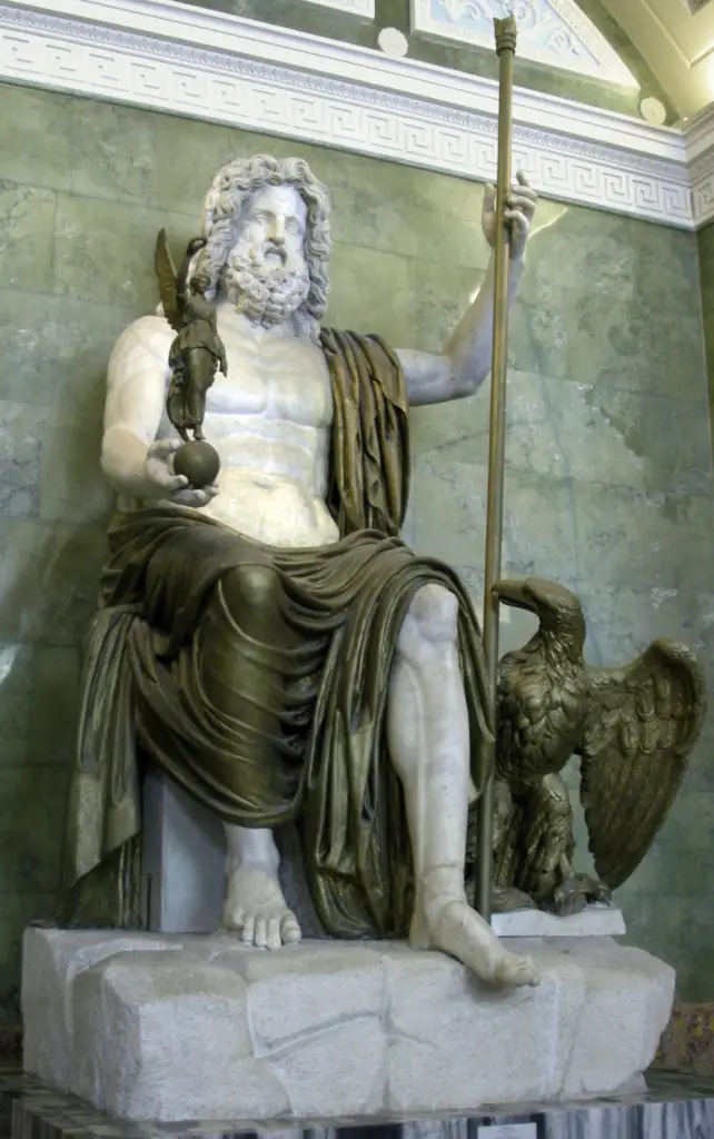 Zeus sosteniendo a Nike.