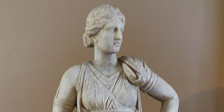 Detalle de una estatua de Artemisa.