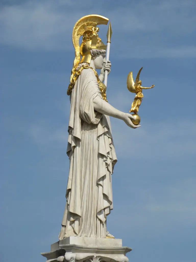 Estatua de Palas Atena en Viena.
