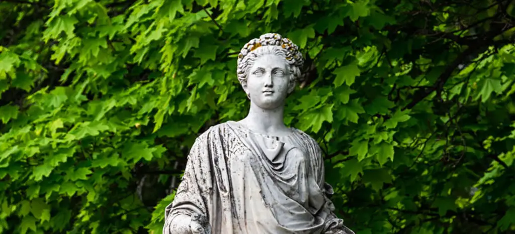 Estatua de la diosa Deméter.