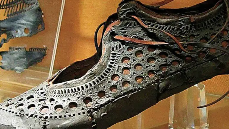 Zapato de mujer romana. El calzado romano.