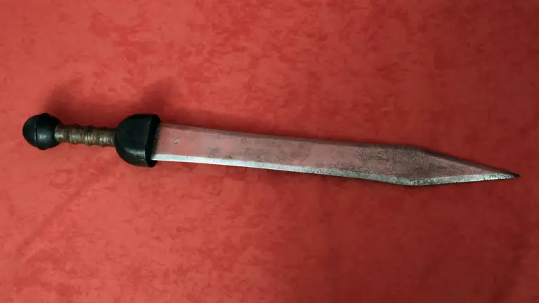Reproducción de una espada gladius.