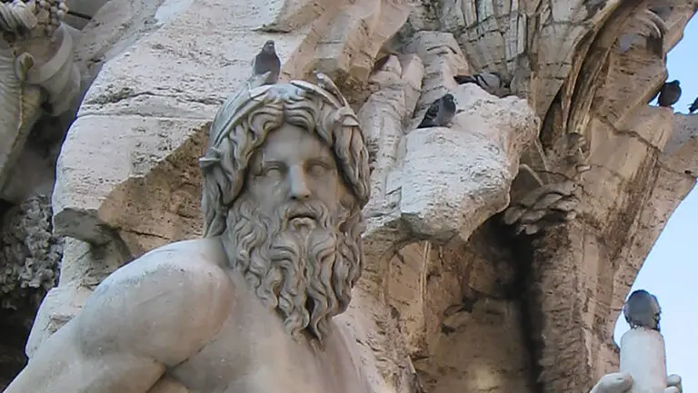 Estatua de Zeus en la fuente de Navona.
