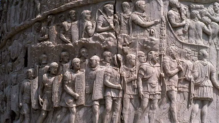 Relieve de una legión romana en la columna de Trajano.