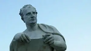 Estatua de Tito Livio, el autor de Ab Urbe Condita o La historia de Roma.